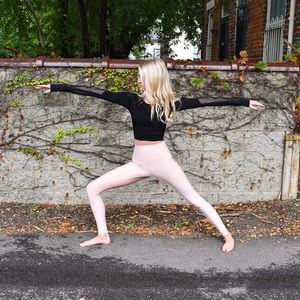 Alo yoga High waisted airlift in nectar